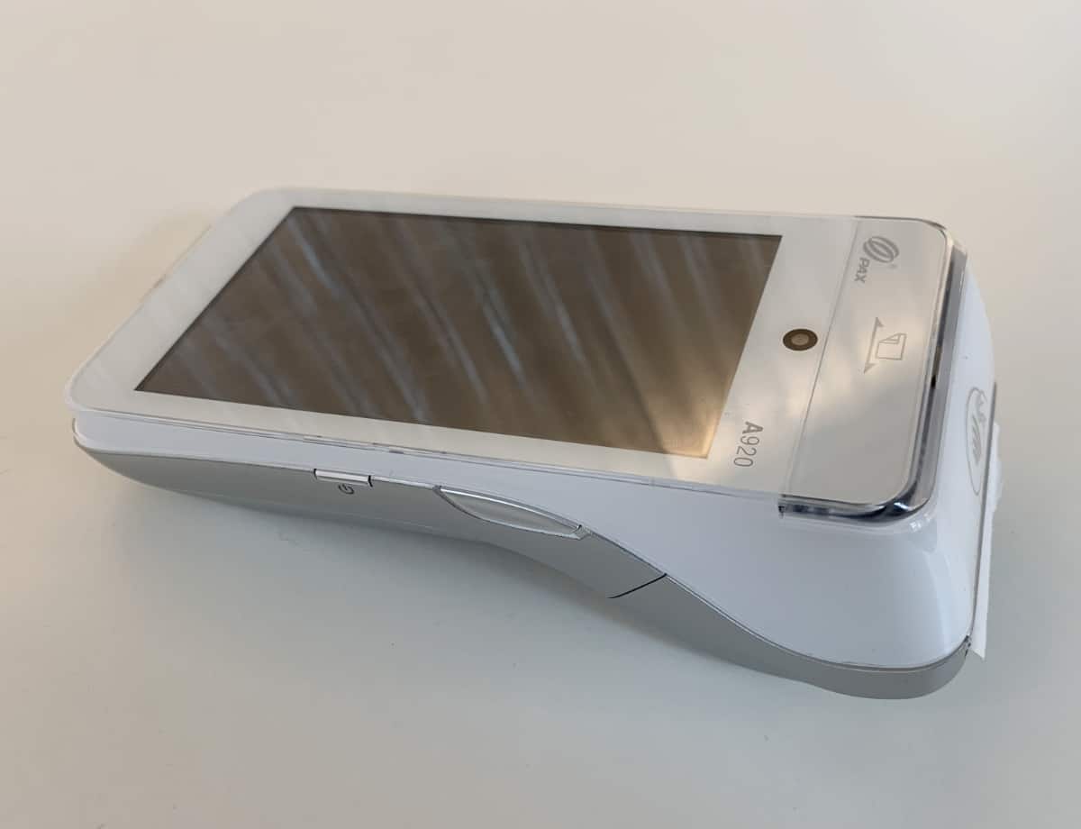 PAX A920 Kartenterminal auf unserem Tisch