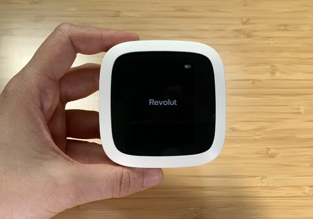 Revolut Reader in unserer Hand