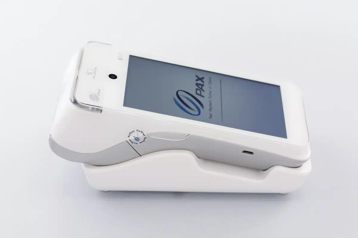 PAX A920 von links gesehen
